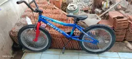 sepeda bmx 20 inch