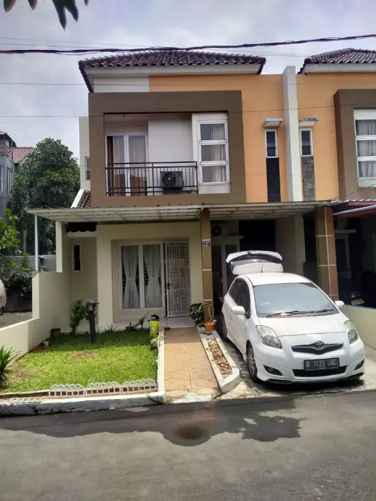 Rmh 2lt,row jln 8mtr,hnya 15mnit ke TMII,hrg 1,3M nego semi furnished