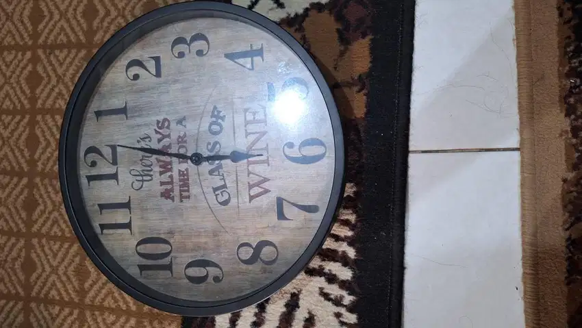 Jam dinding kamar/ruang tamu