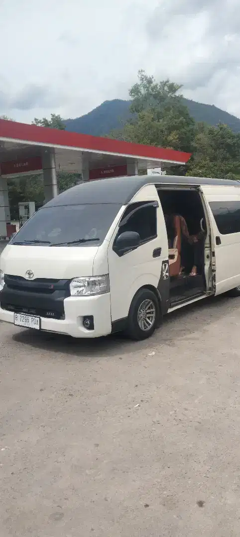 Hiace commuter 2014