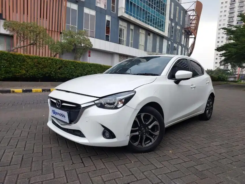 Mazda 2 1.5 R Skyactiv Bensin-MT 2014 Putih /