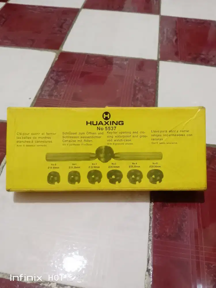 Alat buka jam tangan otomatis