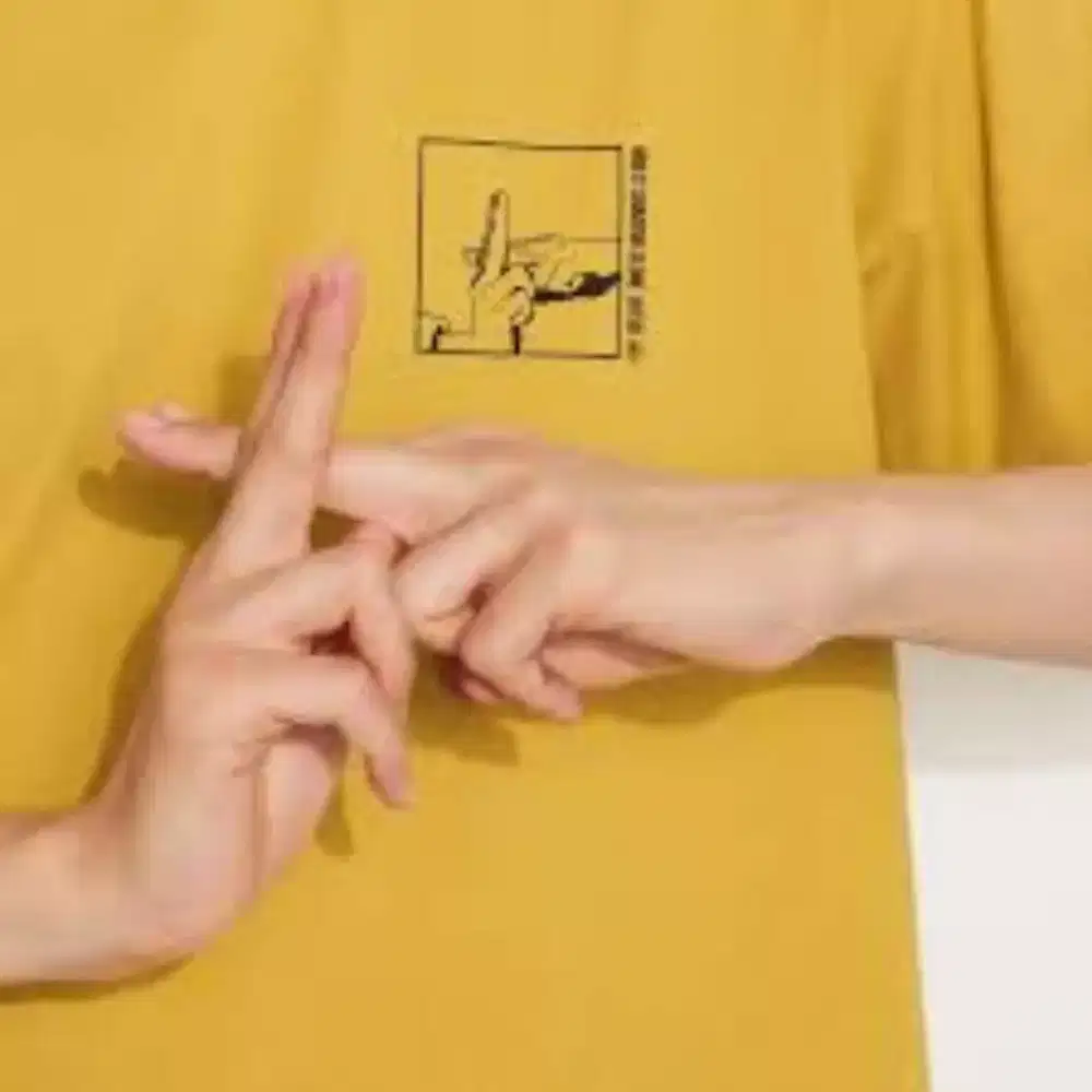 Uniqlo kaos t shirt Naruto. Tag ut