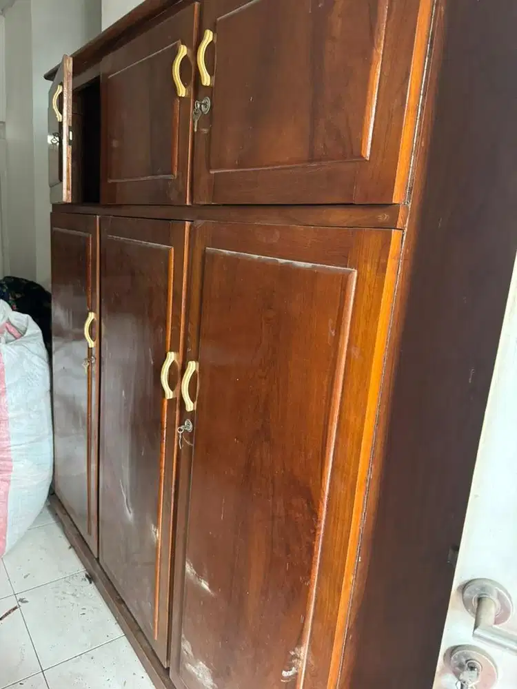 Lemari Pakaian 3 Pintu