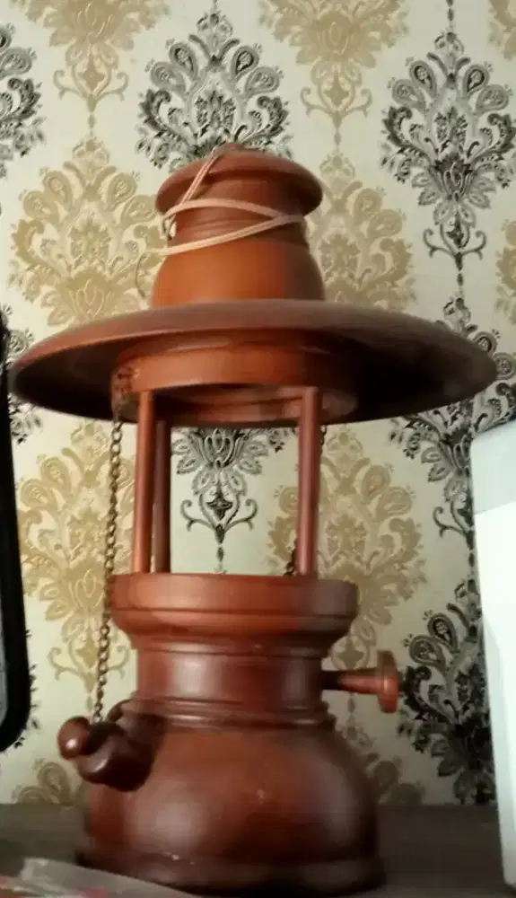 Lampu antik kayu