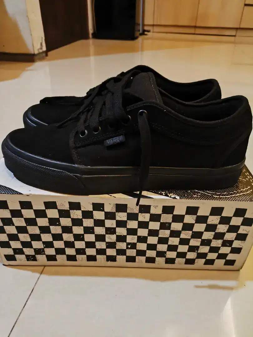 SEPATU VANS SKATE CHUKKA L BLACKOUT ORIGINAL GARNASI RESMI