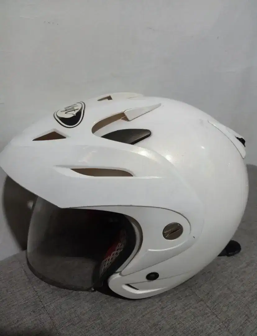 Helm Merk KYT warna putih