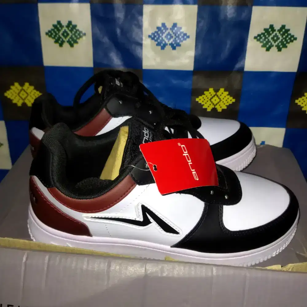 Sepatu ando triks sneaker