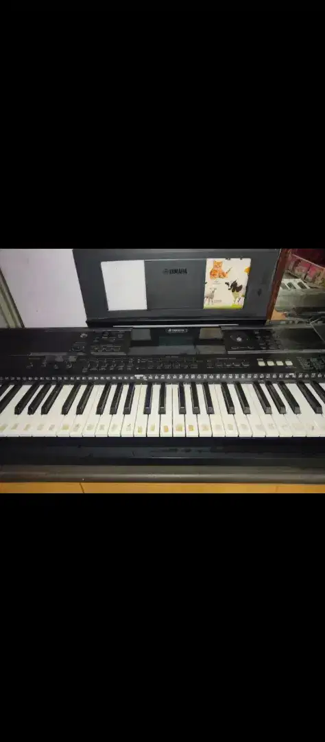 YAMAHA PSR EW 400