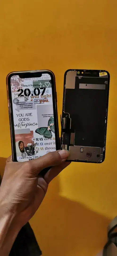 Ganti LCD Touchscreen IPhone X XR termasuk pemasangan garansi