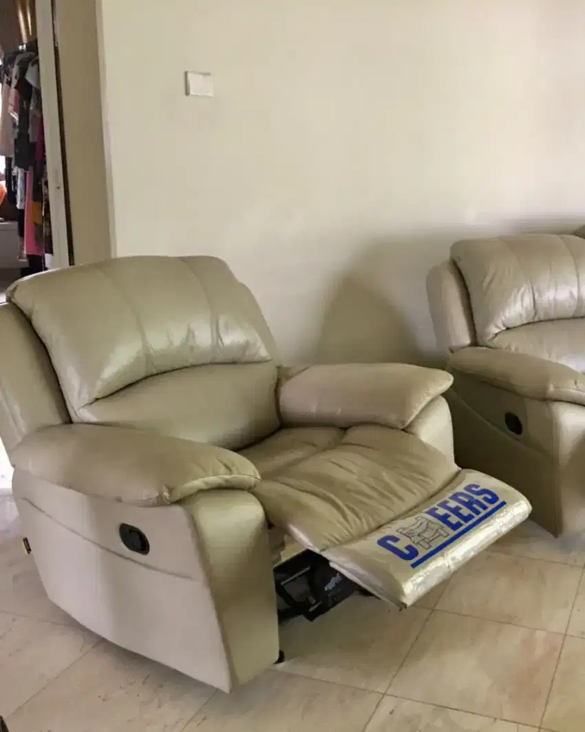 Sofa Kursi goyang Cheers (1 seater). Meja Marmer jual terpisah.