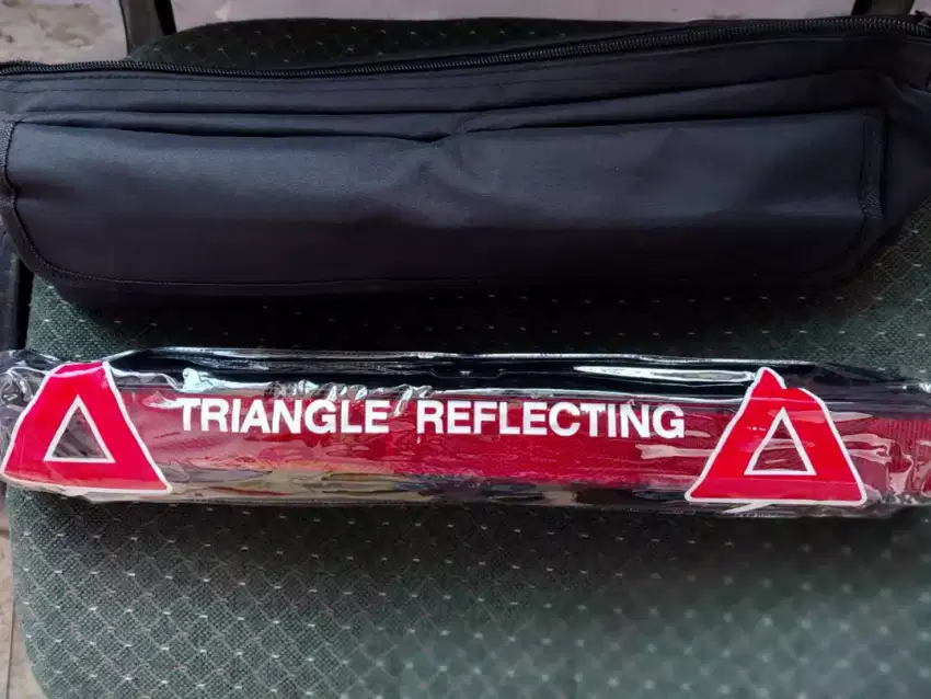 Segitiga Pengaman (Triangle Reflecting) Baru