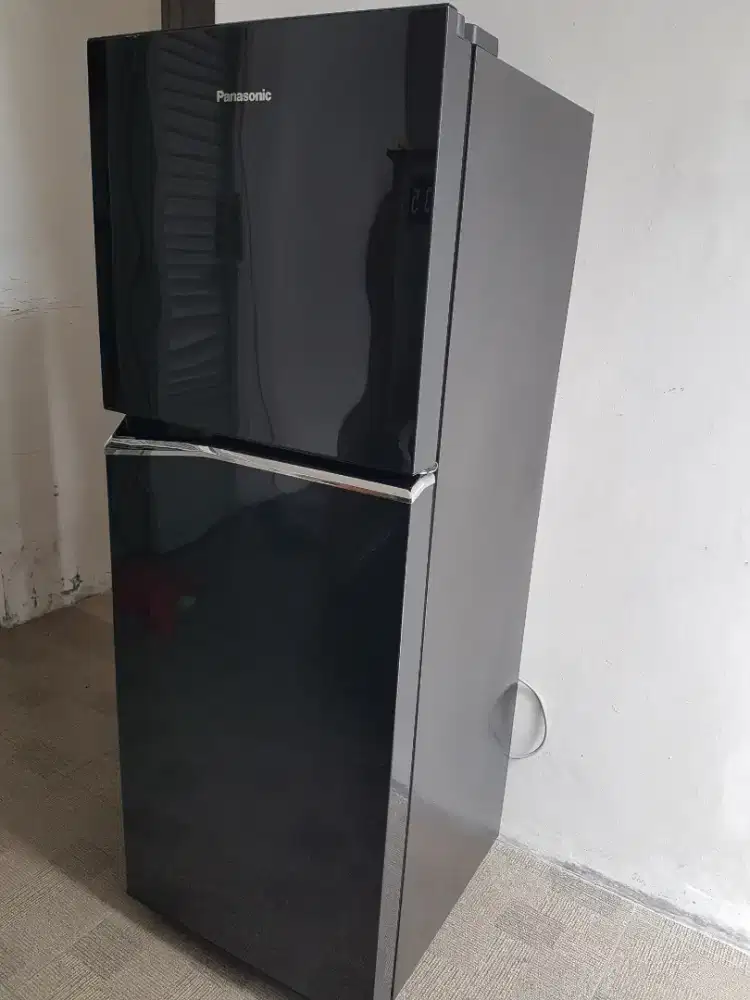 Kulkas panasonic dua pintu barang masih bagus mulus