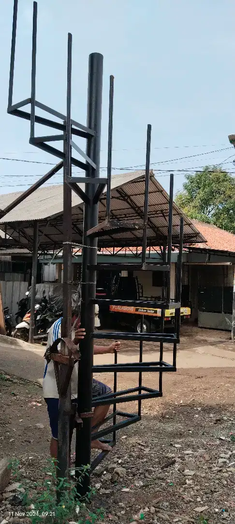 Tangga putar minimalis plat bordes cetak