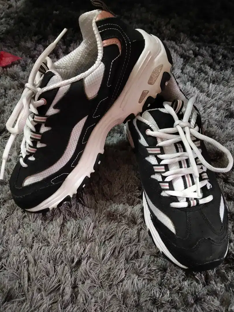 Sepatu Skechers size 38