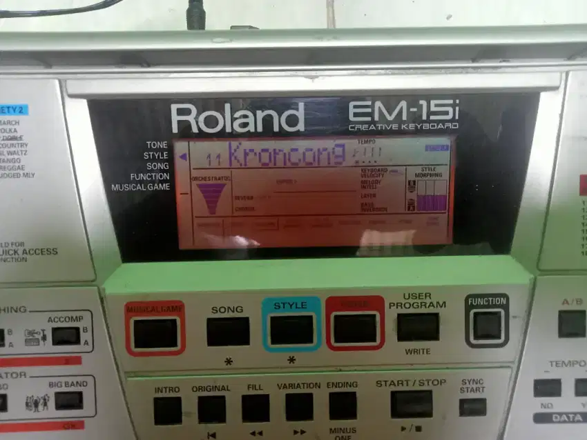 Keyboard roland em15i