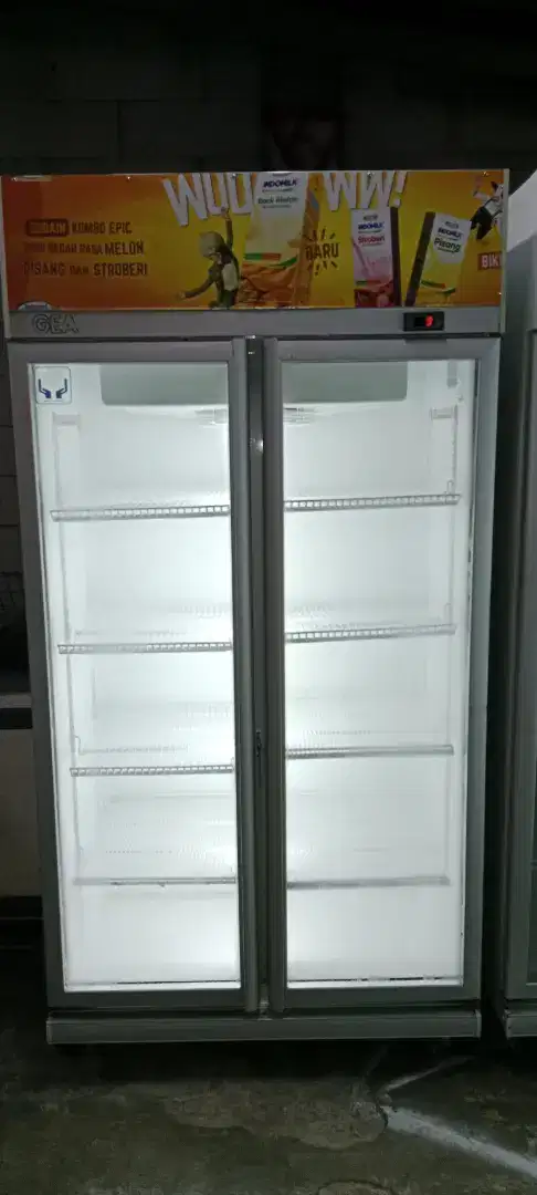 Jual pendingin minuman showcase 2 pintu mrk GEA kondisi barang normal