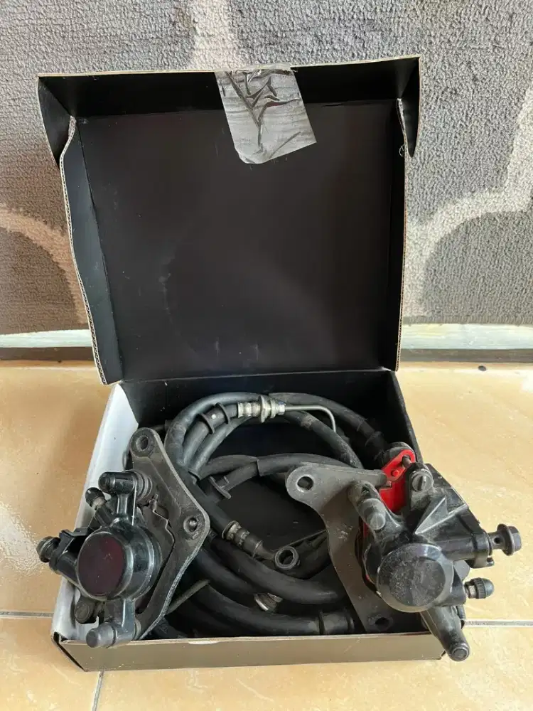 Kaliper nmax old + selang rem original (depan belakang)