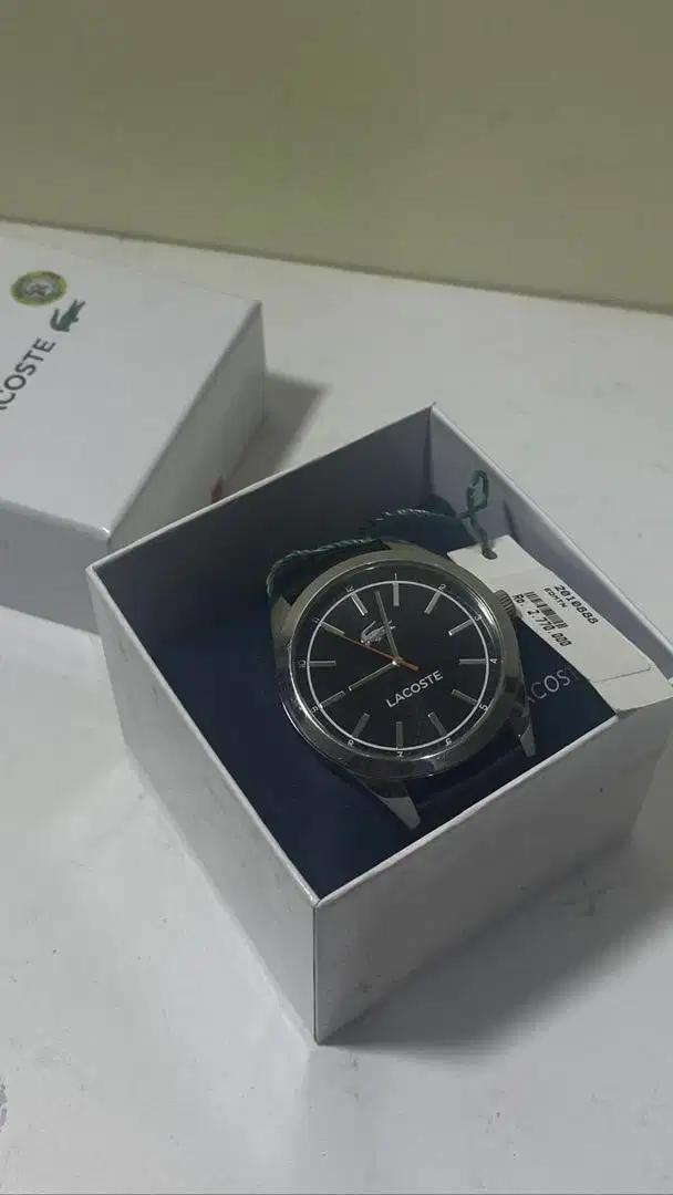 Jam tangan pria Lacoste mewah