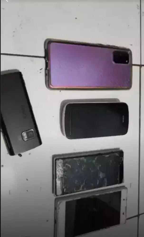 handphone campuran samsung s20 bts, oppo reno gundam, nokia x