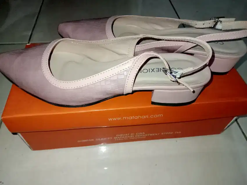 Sepatu sandal connexion