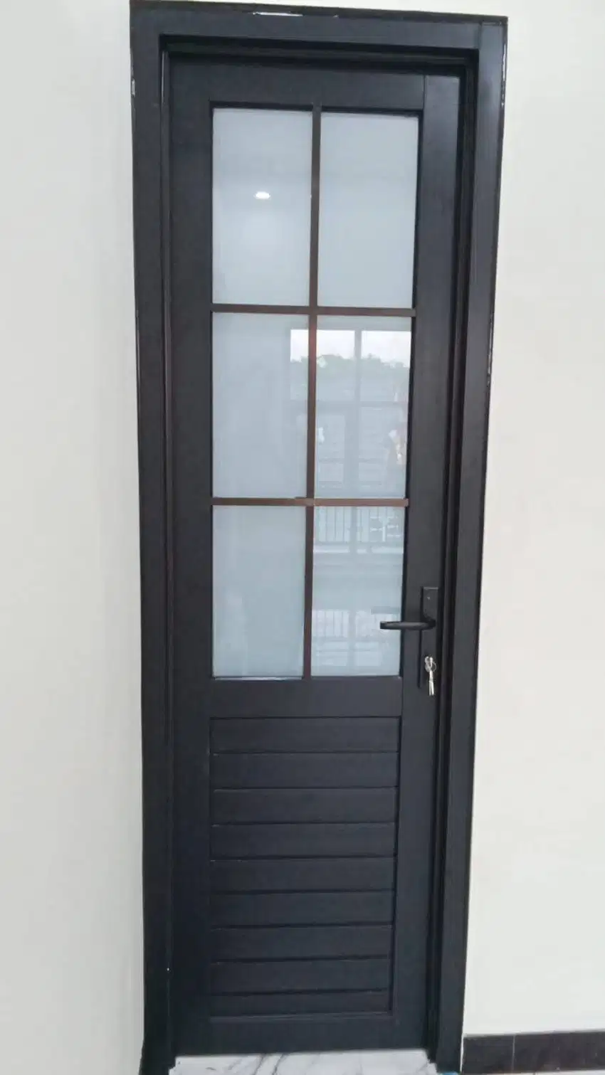 Pintu dan kusen Aluminium