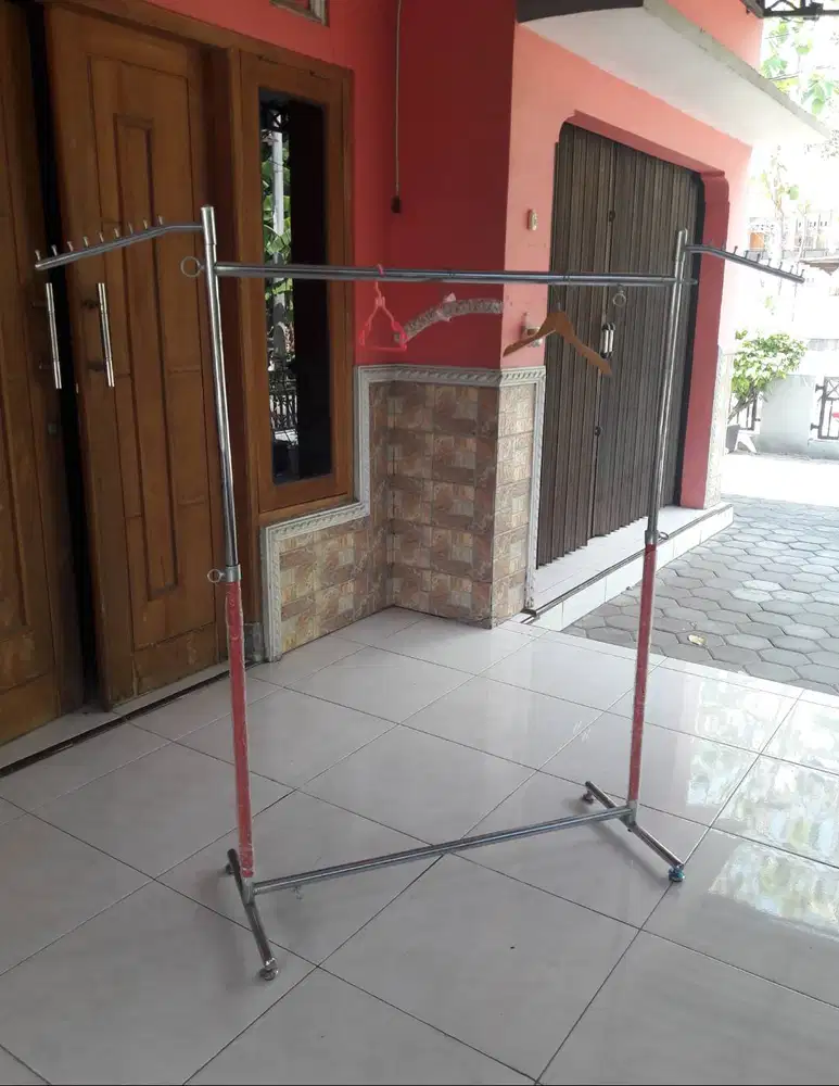 Gantungan Baju Serbaguna