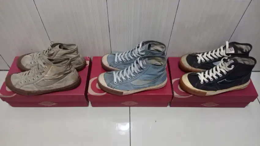 Borongan 3 Sepatu Compass Size 41 Untuk Kaki Size 42