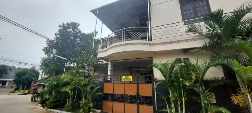 Rumah Hook kondisi bagus.2 lantai