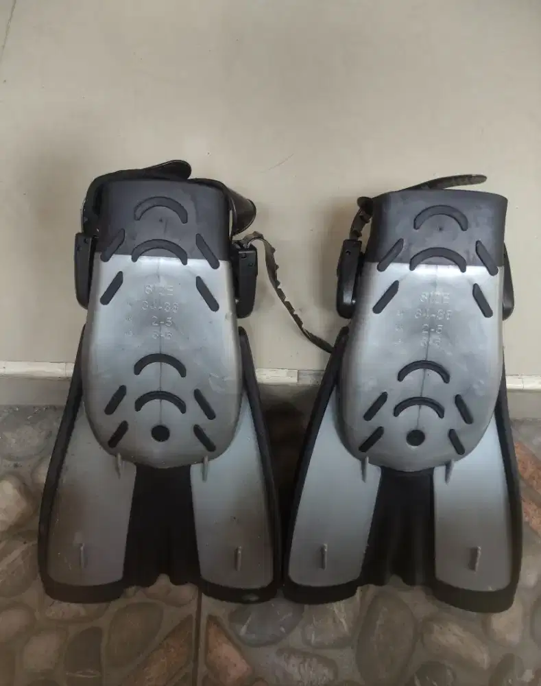 Sepatu katak / renang merk shark 34-38 masih bagus