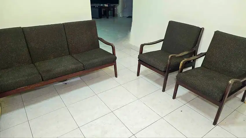 Kursi sofa ruang tamu, 1 buah: 3seater, dan 2 buah: 1seater MURAAAHHHH