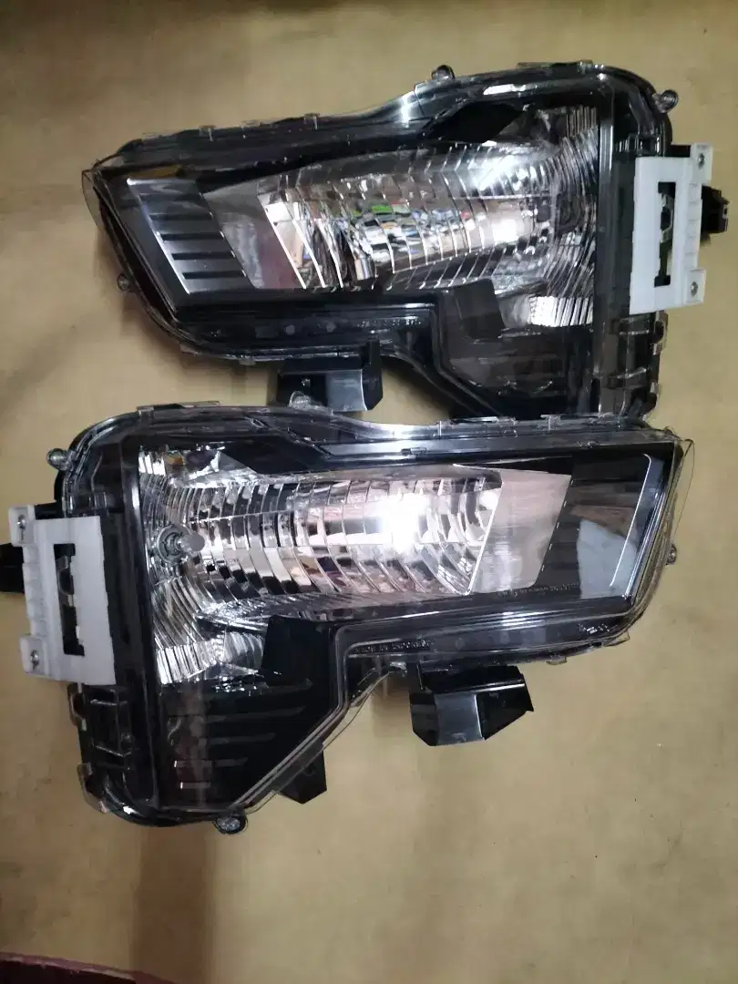 headlamp/lamp depan  kanan kiri( 1set )Mitsubisi