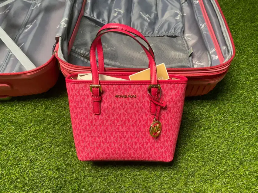 Jual cepat BU Michael kors bag carry all jet set ( pink )