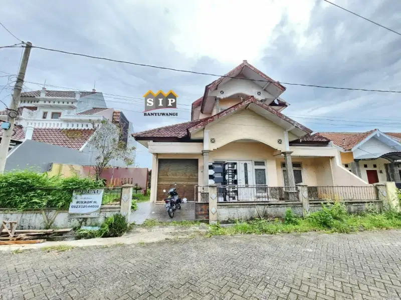 Dijual cepat Rumah lantai 2 di Perum pinang indah Banyuwangi kota