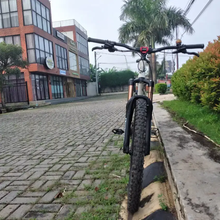 SEPEDA MTB XC FULLSUS