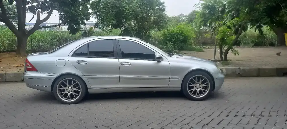 Jual mercedes sedan mewah