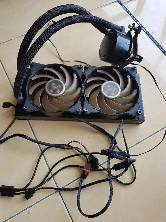 MasterLiquid ML240R RGB AIO liquid CPU cooler Cooler Master intel only