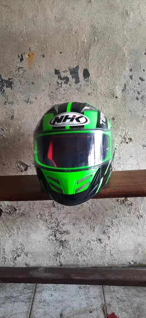 Helm NHK Terminator hijau stabilo full face