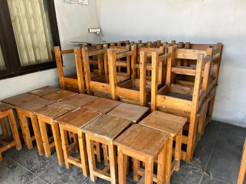 Kursi dan meja cafe atau tempat makan