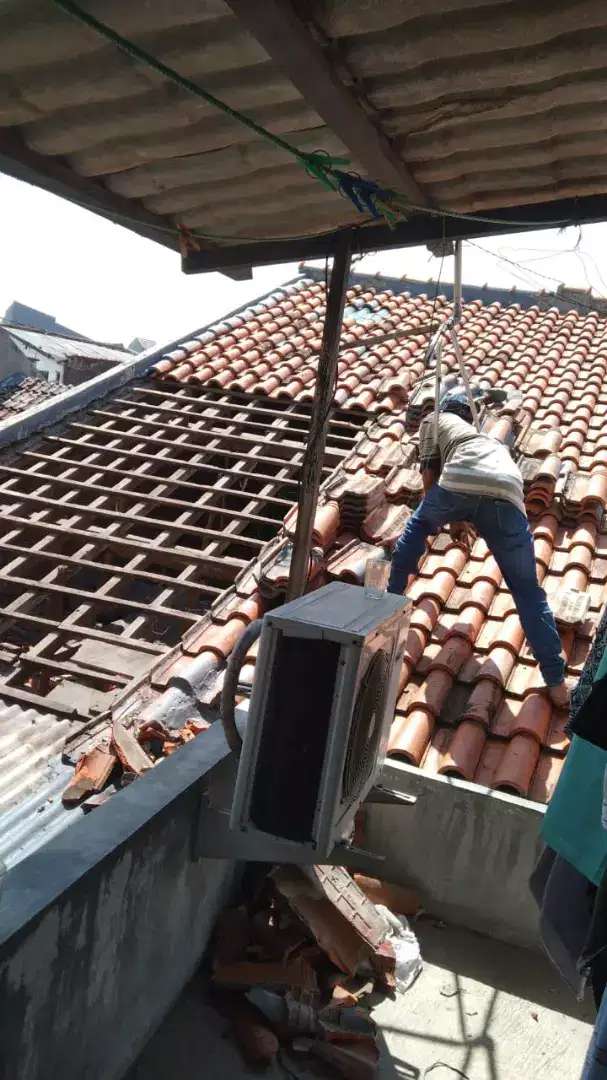 Atap bocor,dinding rembes,talang air,renovasi atap,renovasi rumah dll