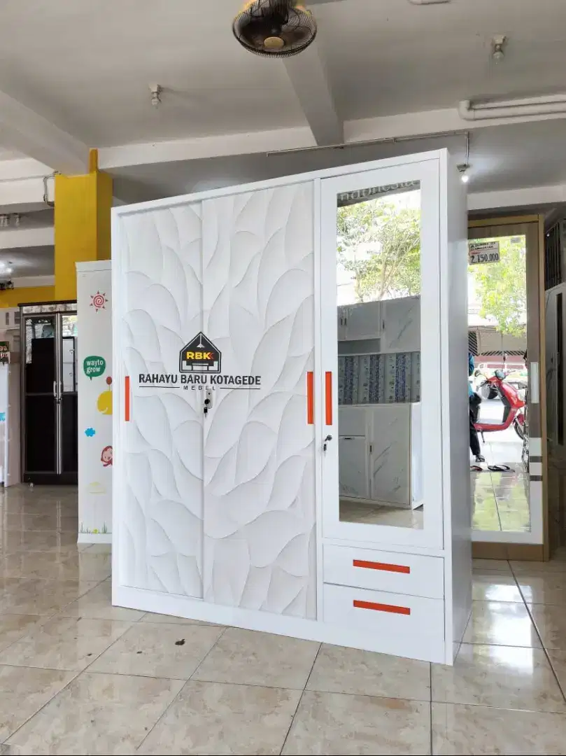 Lemari Pakaian Besi 3 Pintu Kombinasi Lemari Besi Wardrobe Laci Jogja