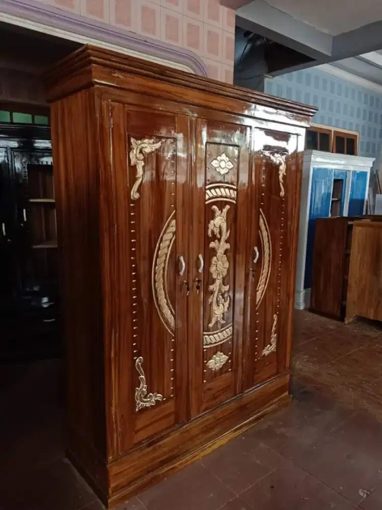 Lemari pakaian kayu jati kuat dan murah