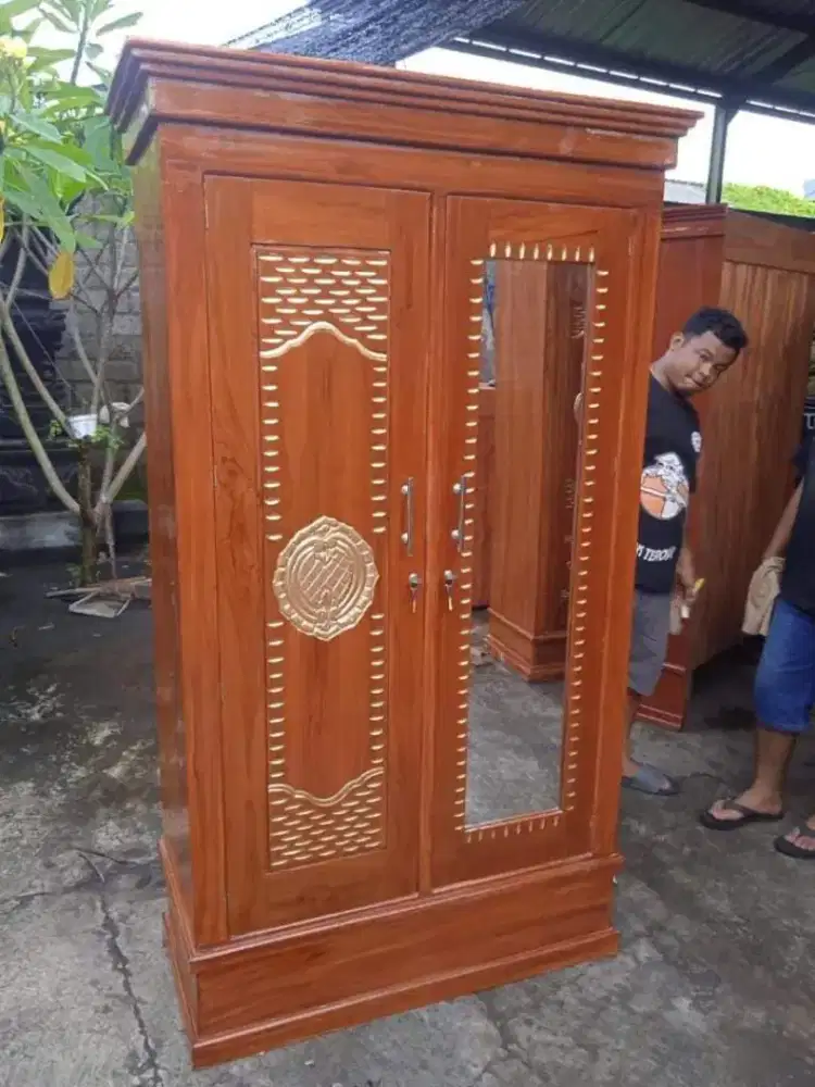 Lemari pakaian murah bahan kayu jati