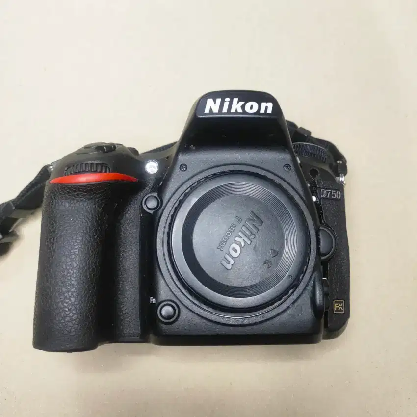 Nikon D750 fungsi normal fullset box bekas tempur