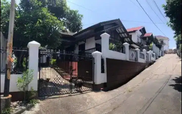 DIJUAL RUMAH MASUK GANG DI JALAN MT. HARYONO – KN