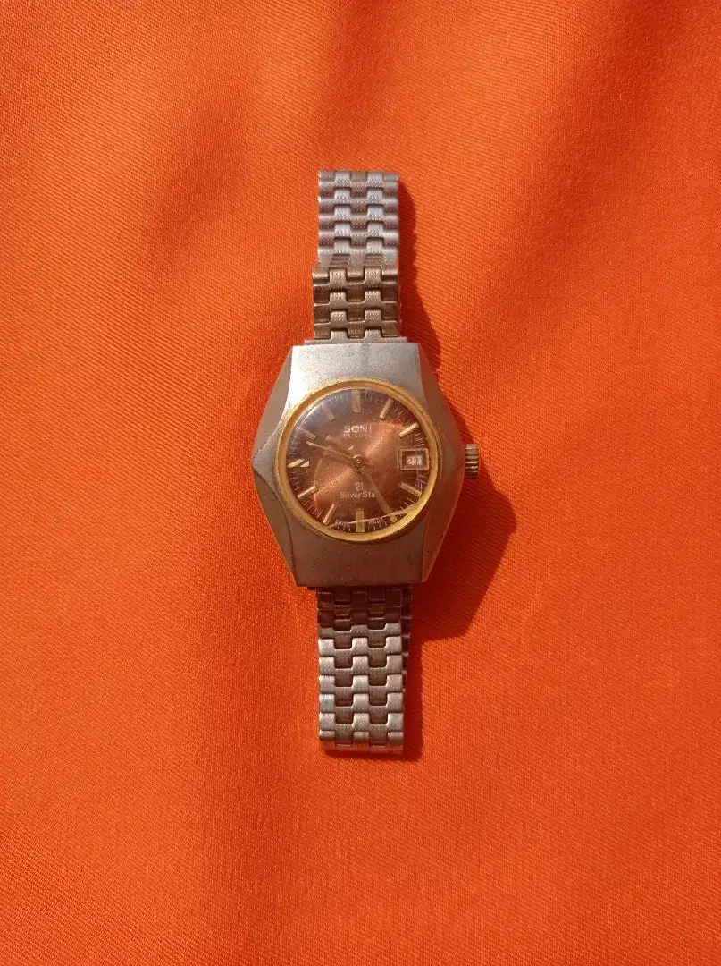 SONI DELUXE
AUTOMATIC
21 SILVER STAR
DUSTRESISTANT