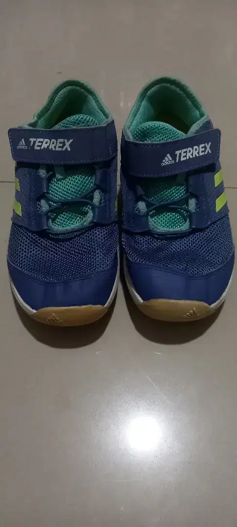 Sepatu Addidas terrex