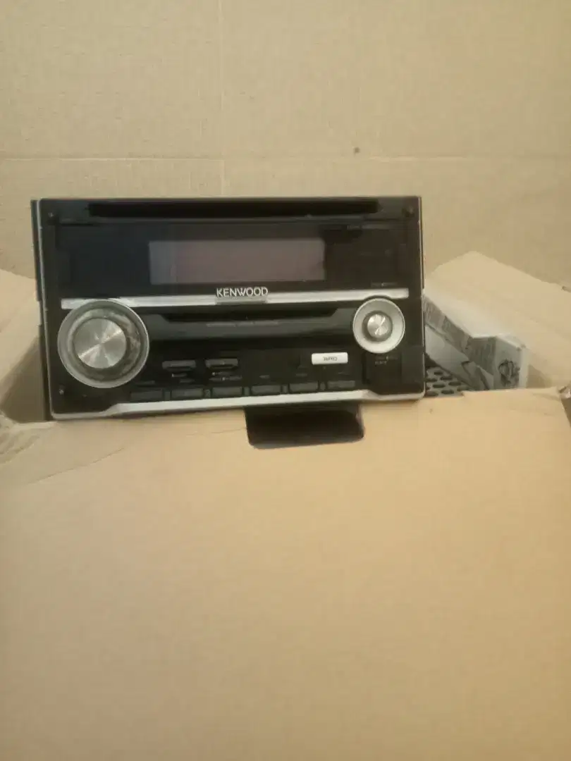 Head unit Kenwood