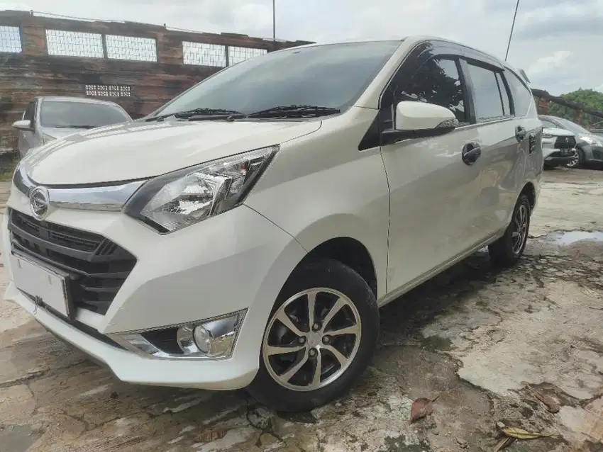 Daihatsu Sigra 1.2 R Bensin-MT 2018 Putih /