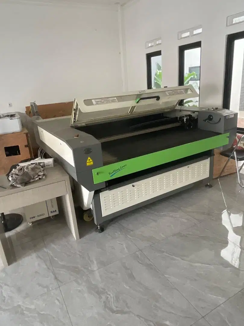 Mesin laser cutting Hans yue ming 1610 Fet